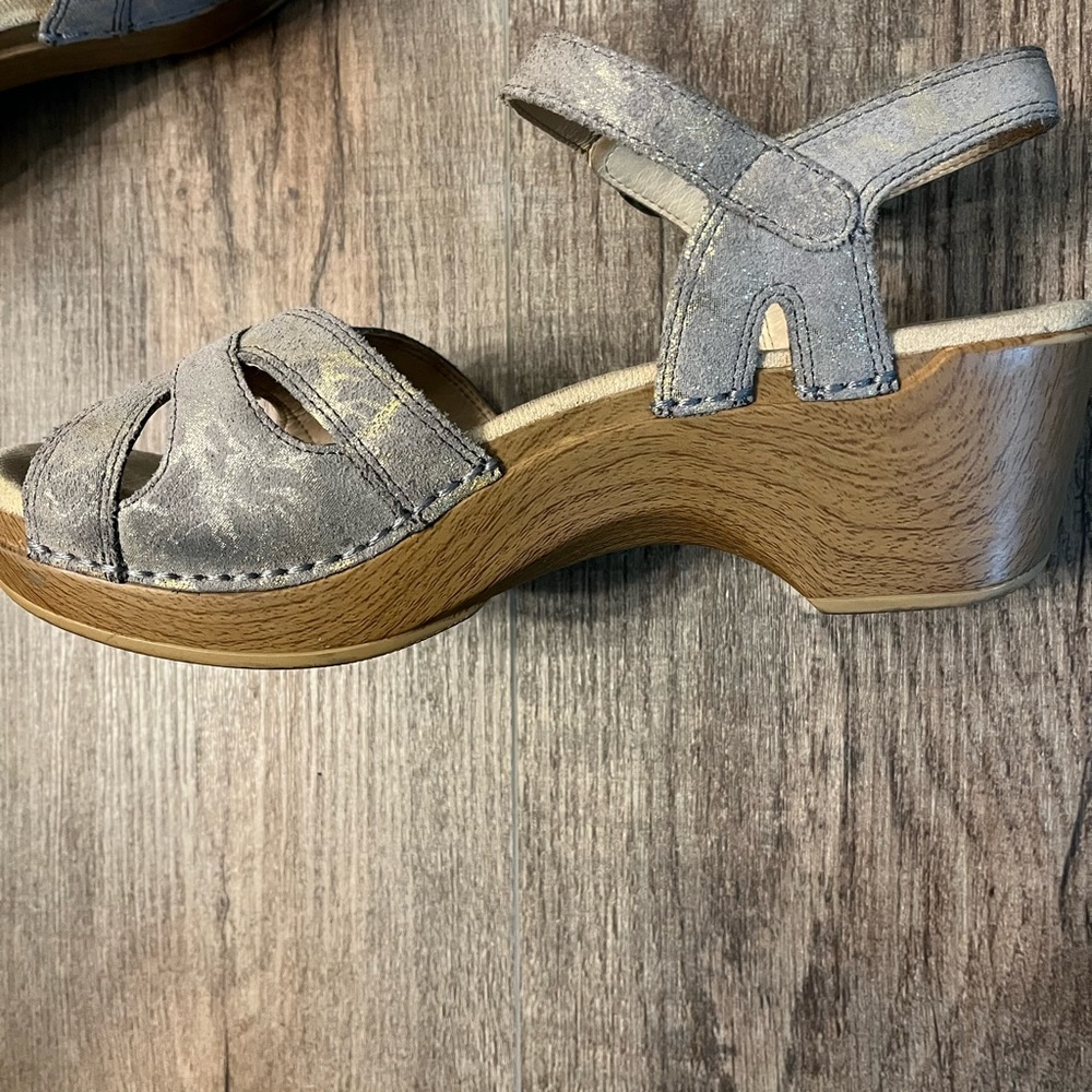 Dansko size 40 Sandals